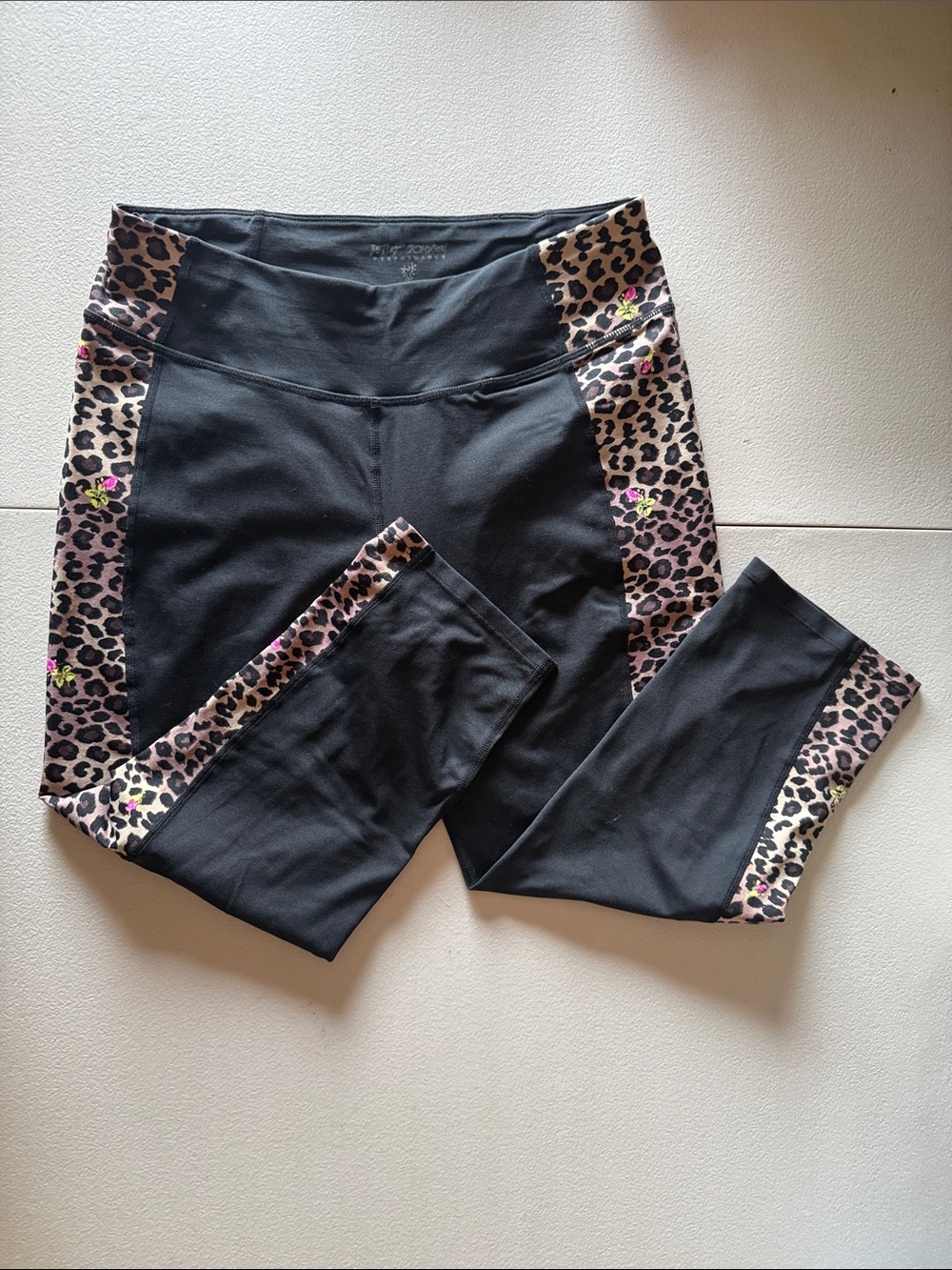 Jet set Johnson Performance Black Leggings with Leopard Print Side Panels Size L